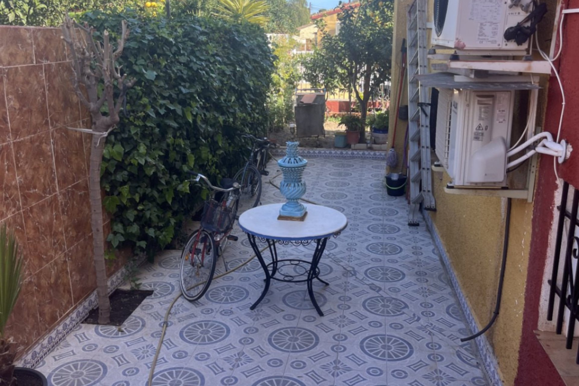 Használt ingatlanok - Villa -
Orihuela - Punta Prima