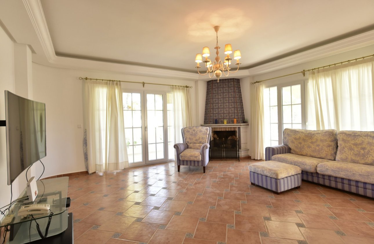 Használt ingatlanok - Villa -
Orihuela - Villamartin