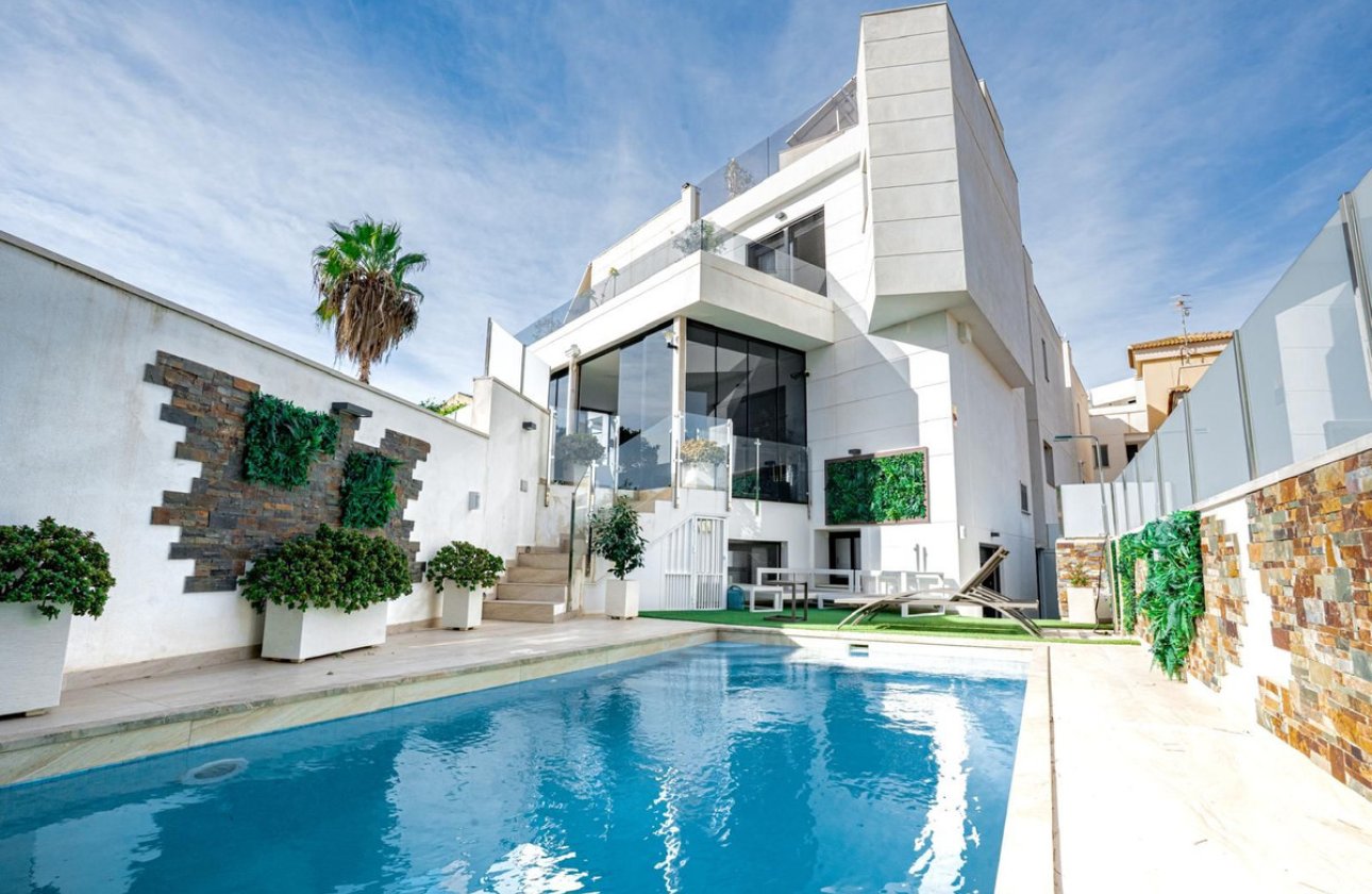 Használt ingatlanok - Villa -
Orihuela - Villamartin