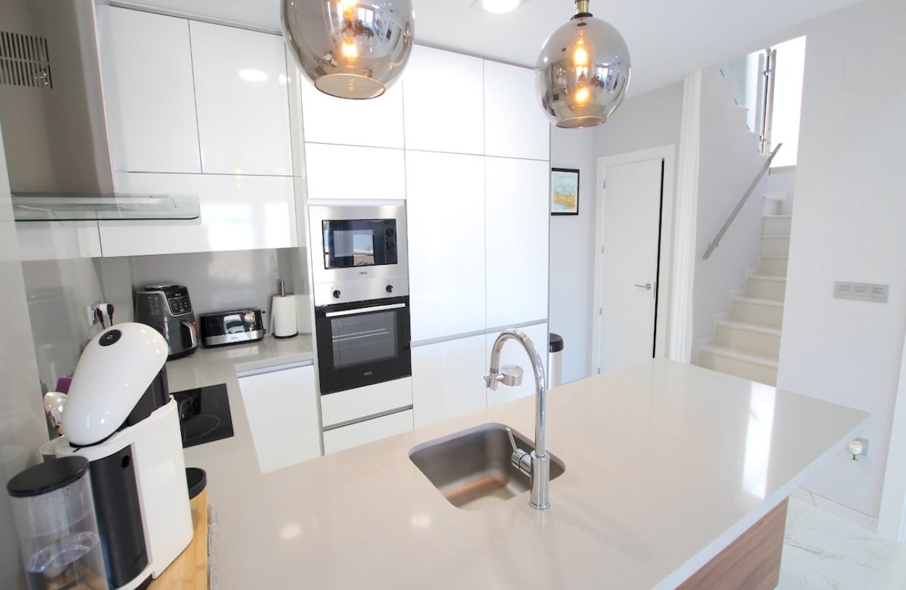 Használt ingatlanok - Villa -
Orihuela - Villamartin