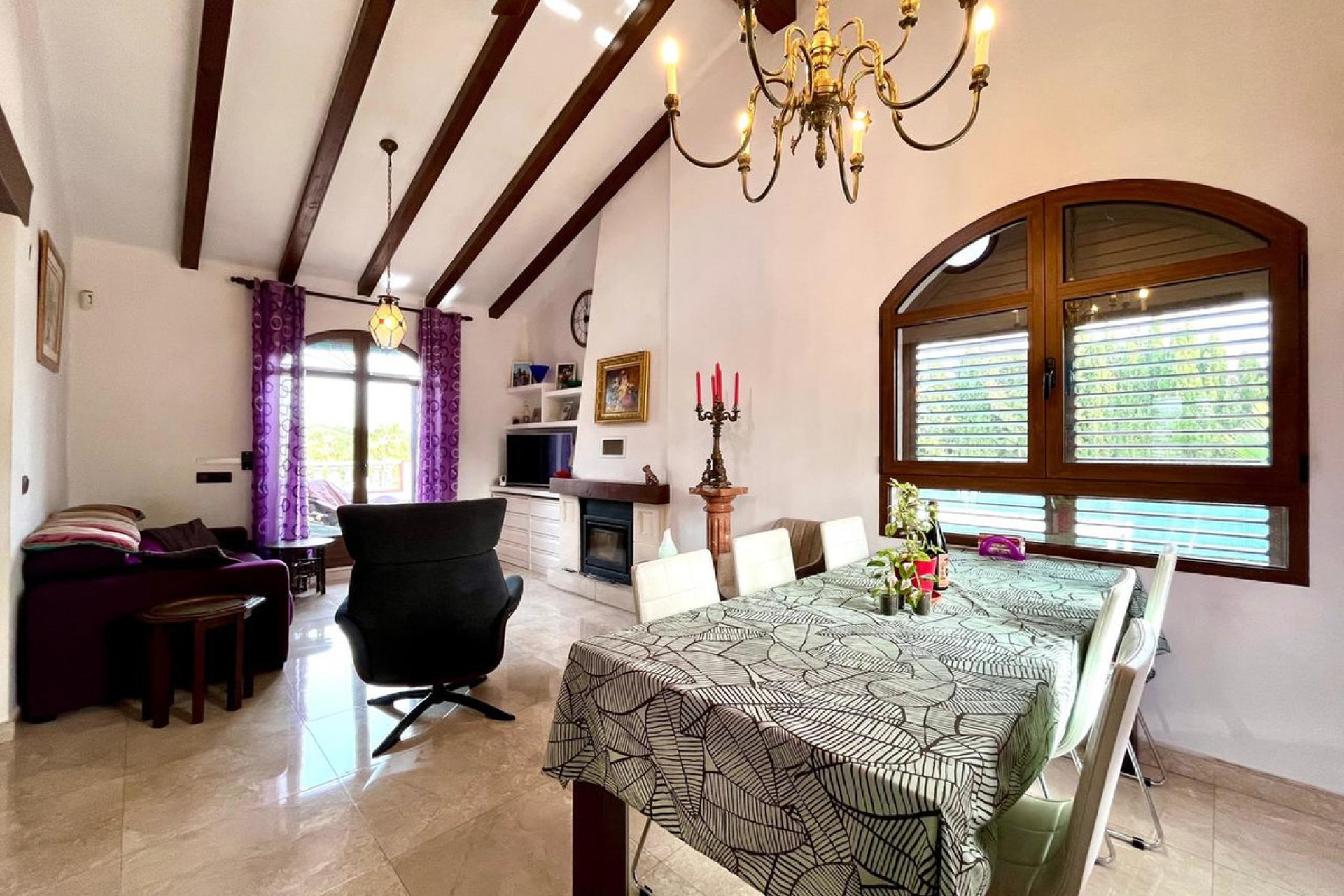 Használt ingatlanok - Villa -
Orihuela - Villamartin