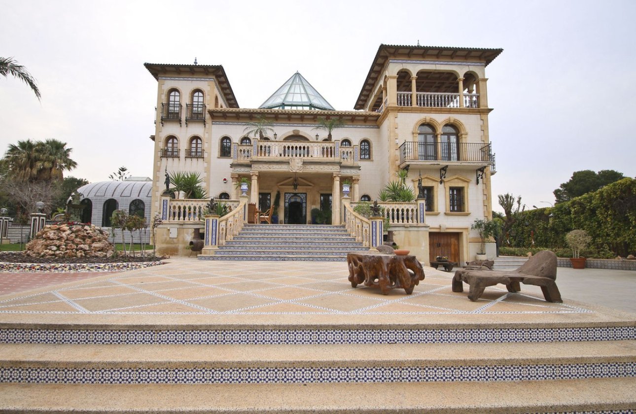 Használt ingatlanok - Villa -
Orihuela - Villamartin