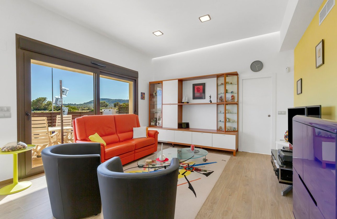 Használt ingatlanok - Villa -
Orihuela - Vistabella Golf