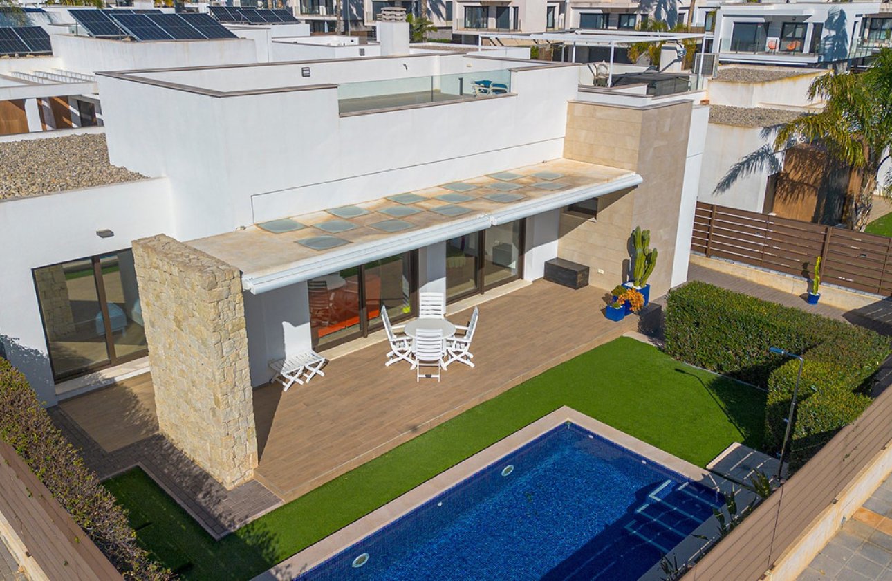 Használt ingatlanok - Villa -
Orihuela - Vistabella Golf
