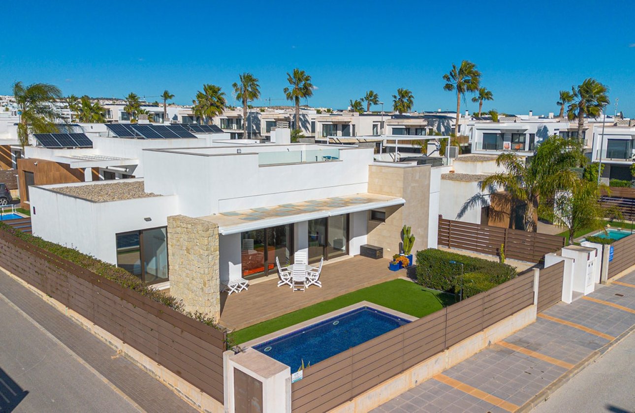 Használt ingatlanok - Villa -
Orihuela - Vistabella Golf