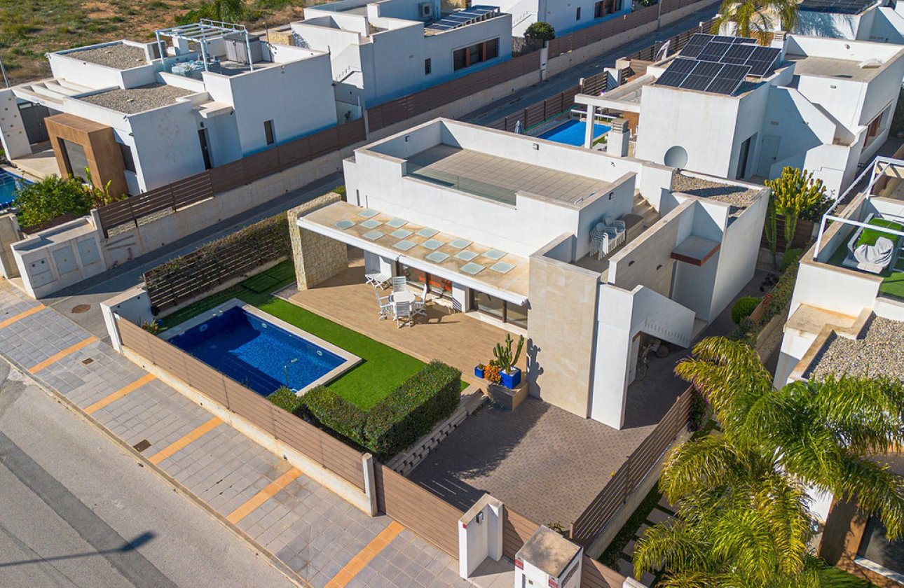 Használt ingatlanok - Villa -
Orihuela - Vistabella Golf