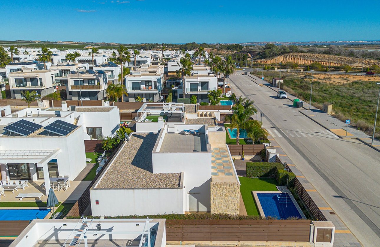 Használt ingatlanok - Villa -
Orihuela - Vistabella Golf