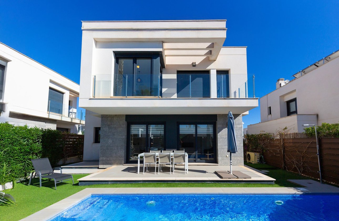 Használt ingatlanok - Villa -
Orihuela - Vistabella Golf