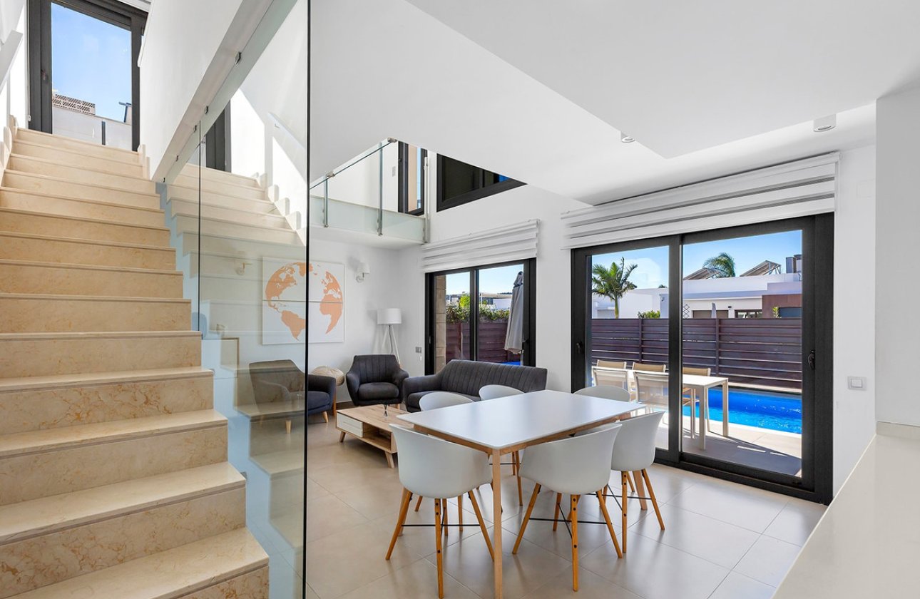 Használt ingatlanok - Villa -
Orihuela - Vistabella Golf