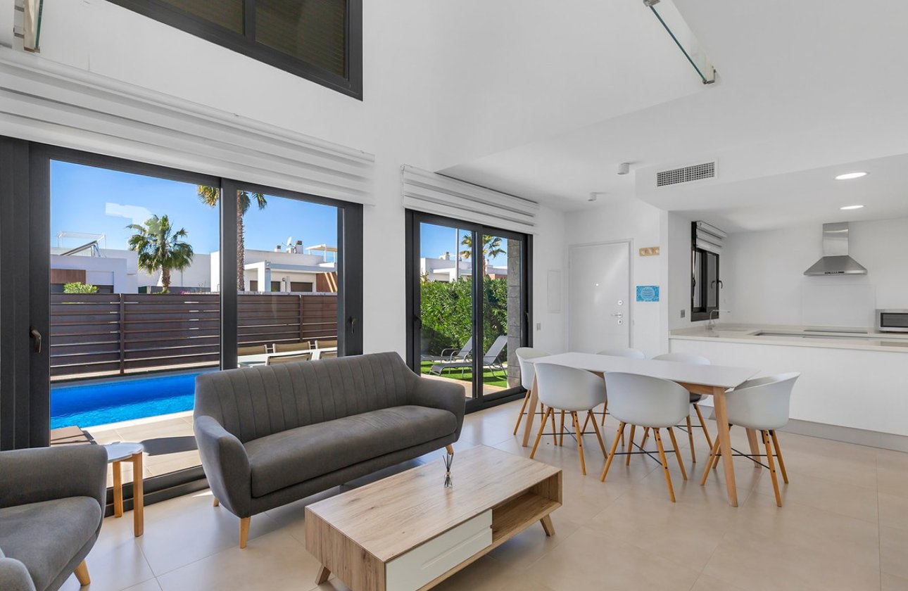 Használt ingatlanok - Villa -
Orihuela - Vistabella Golf