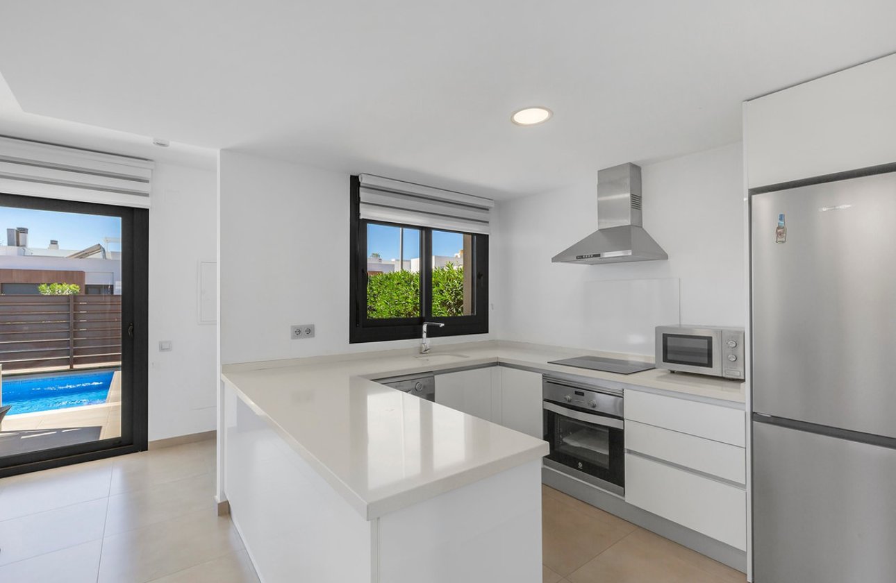 Használt ingatlanok - Villa -
Orihuela - Vistabella Golf