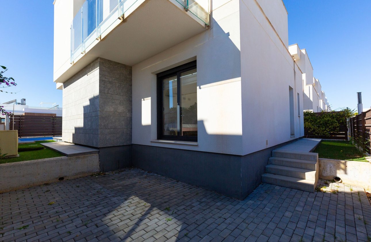 Használt ingatlanok - Villa -
Orihuela - Vistabella Golf