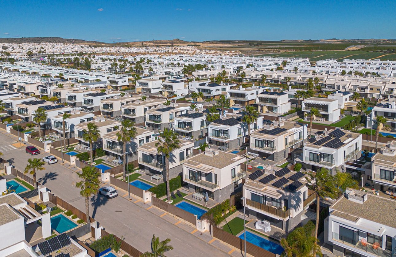 Használt ingatlanok - Villa -
Orihuela - Vistabella Golf