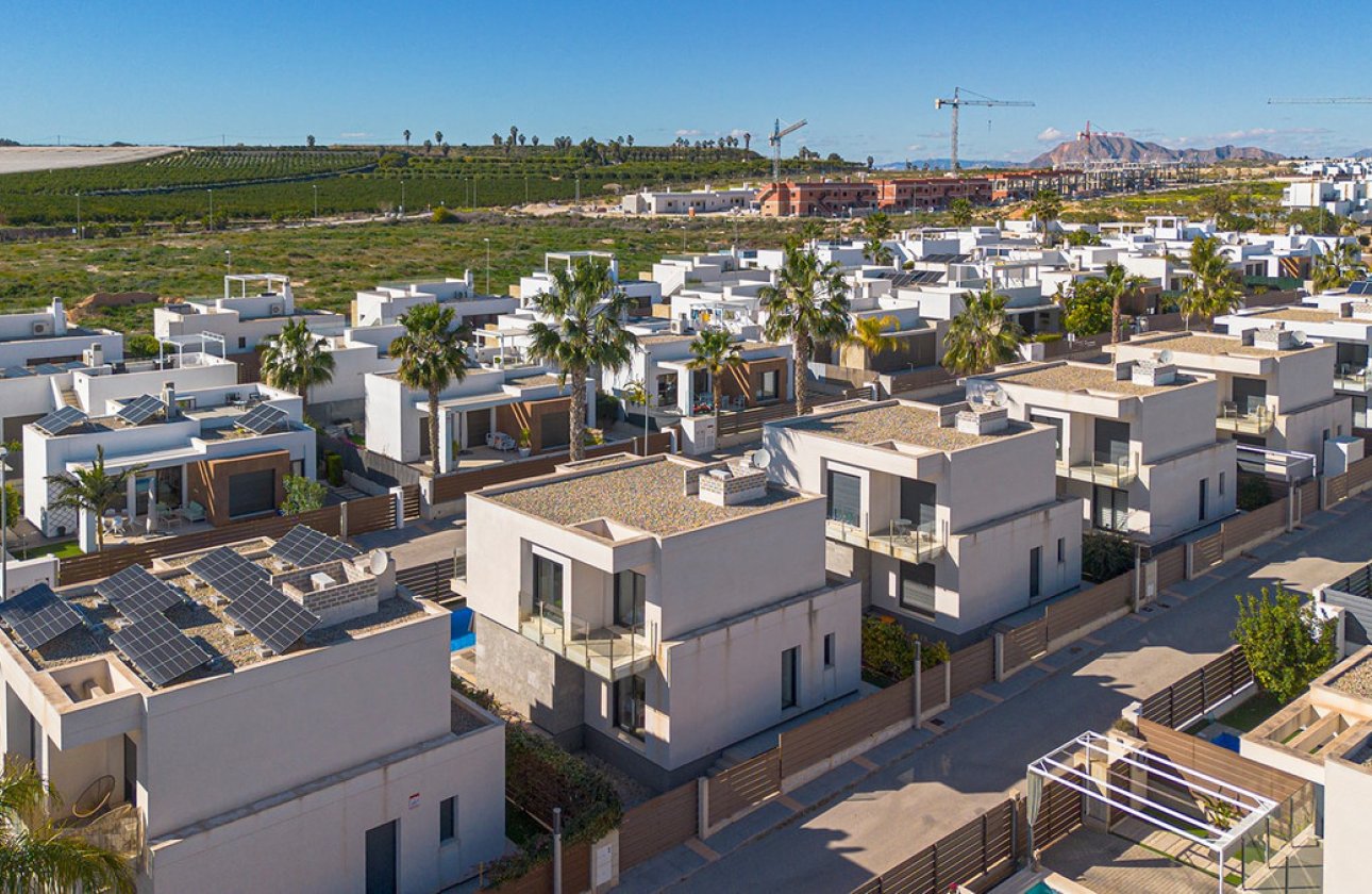 Használt ingatlanok - Villa -
Orihuela - Vistabella Golf