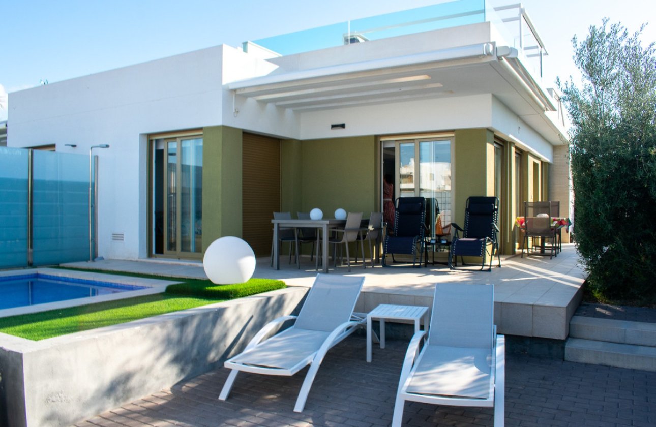 Használt ingatlanok - Villa -
Orihuela - Vistabella Golf