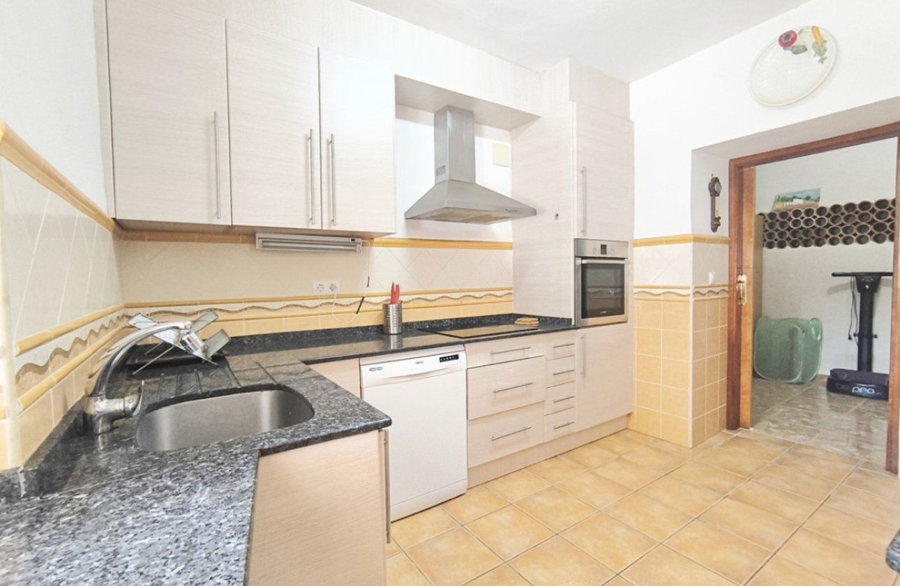 Használt ingatlanok - Villa -
Parcent