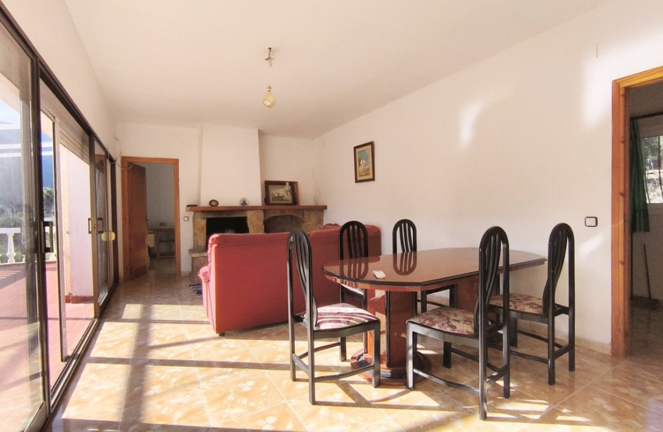 Használt ingatlanok - Villa -
Parcent