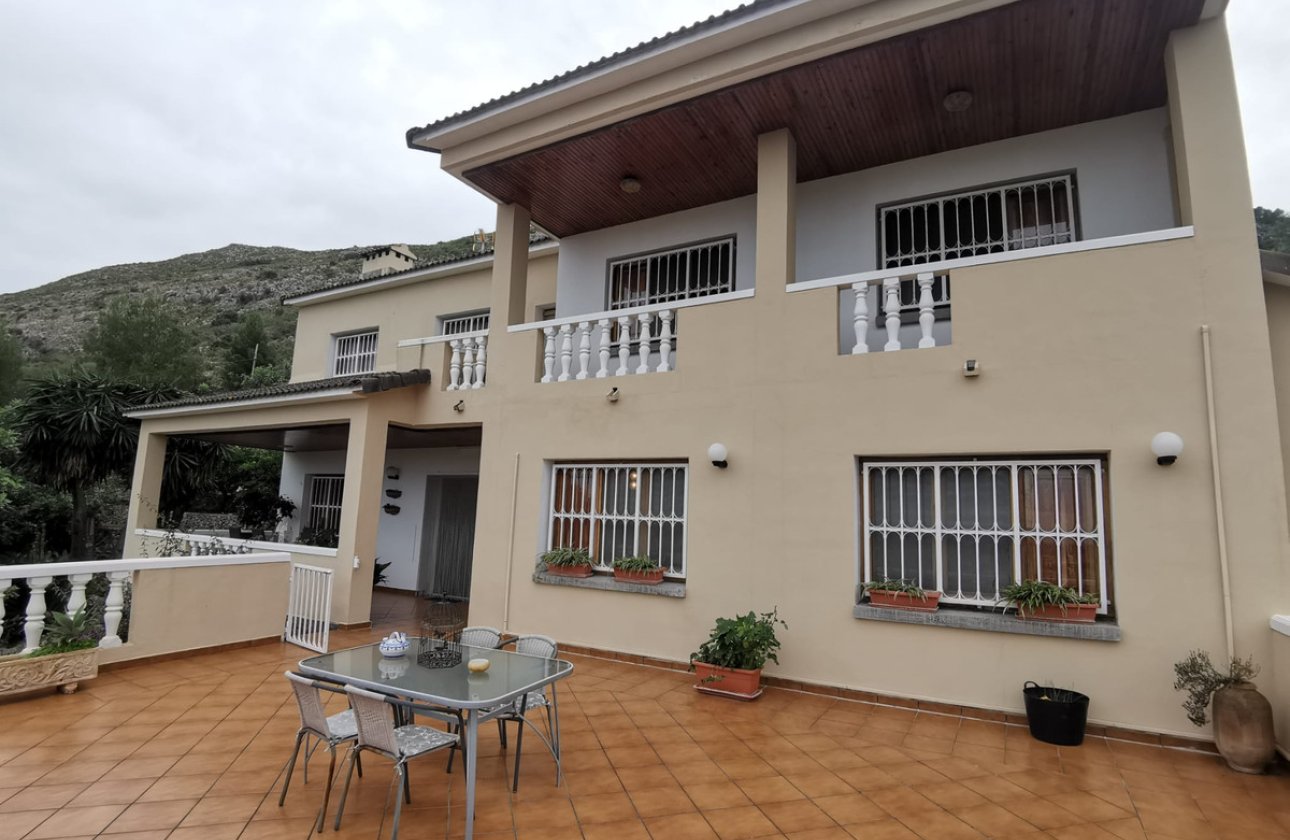 Használt ingatlanok - Villa -
Pedreguer - Pedreguer Centro