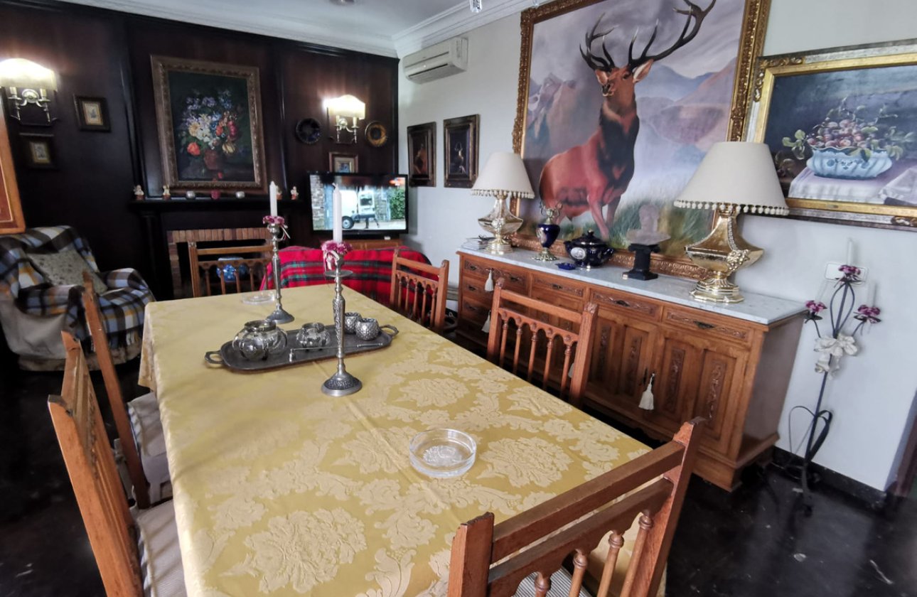 Használt ingatlanok - Villa -
Pedreguer - Pedreguer Centro