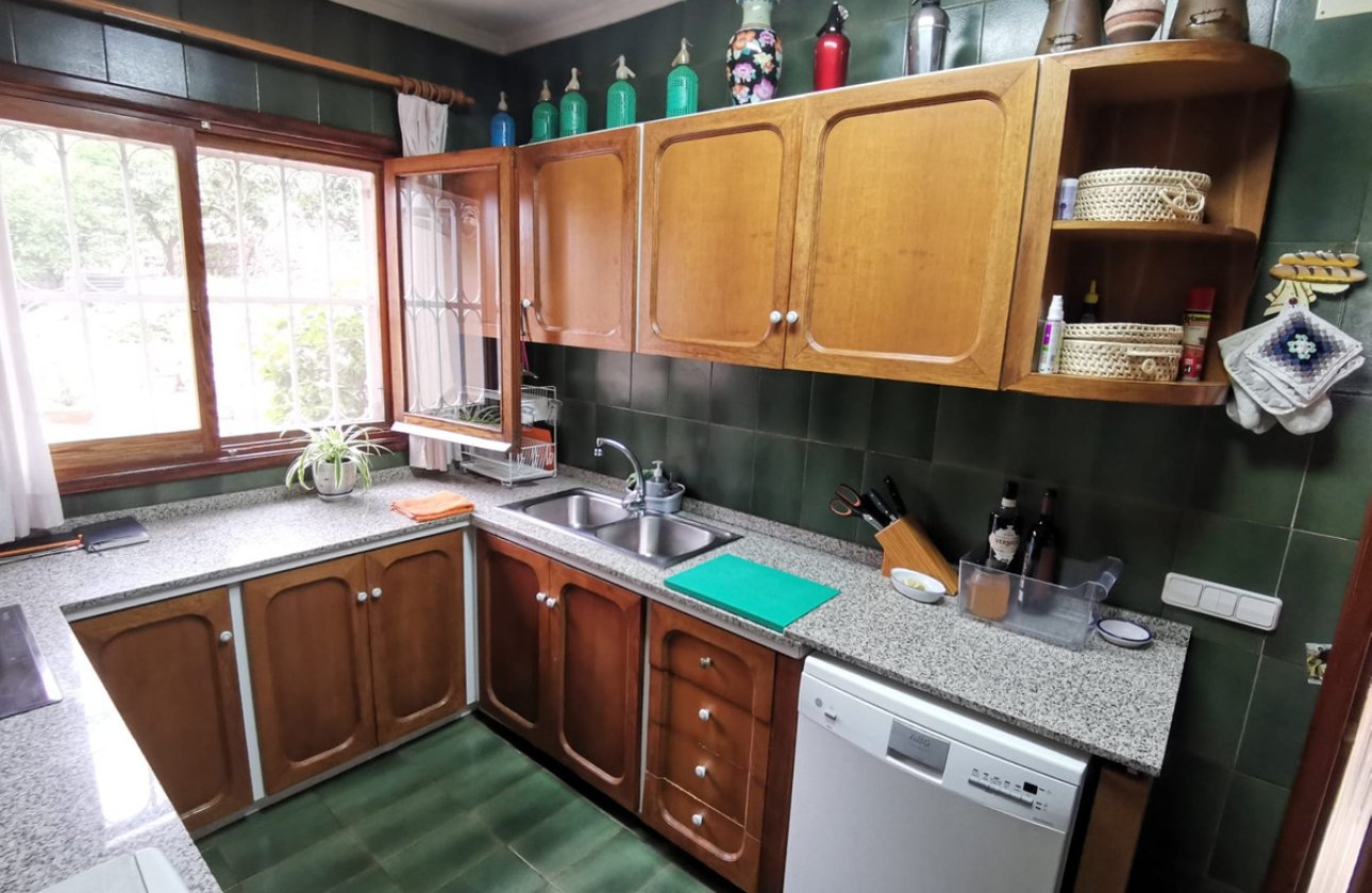 Használt ingatlanok - Villa -
Pedreguer - Pedreguer Centro