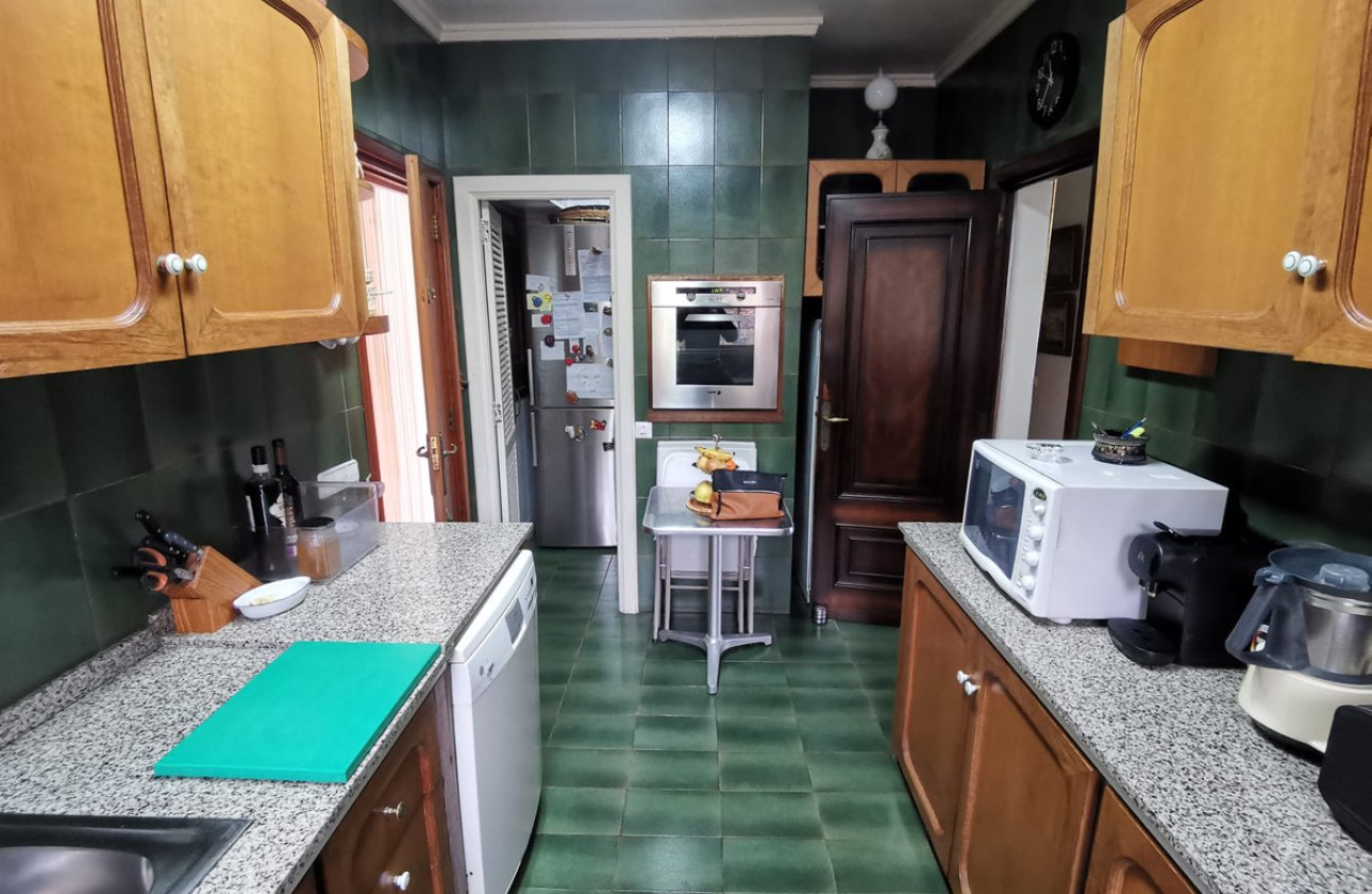 Használt ingatlanok - Villa -
Pedreguer - Pedreguer Centro