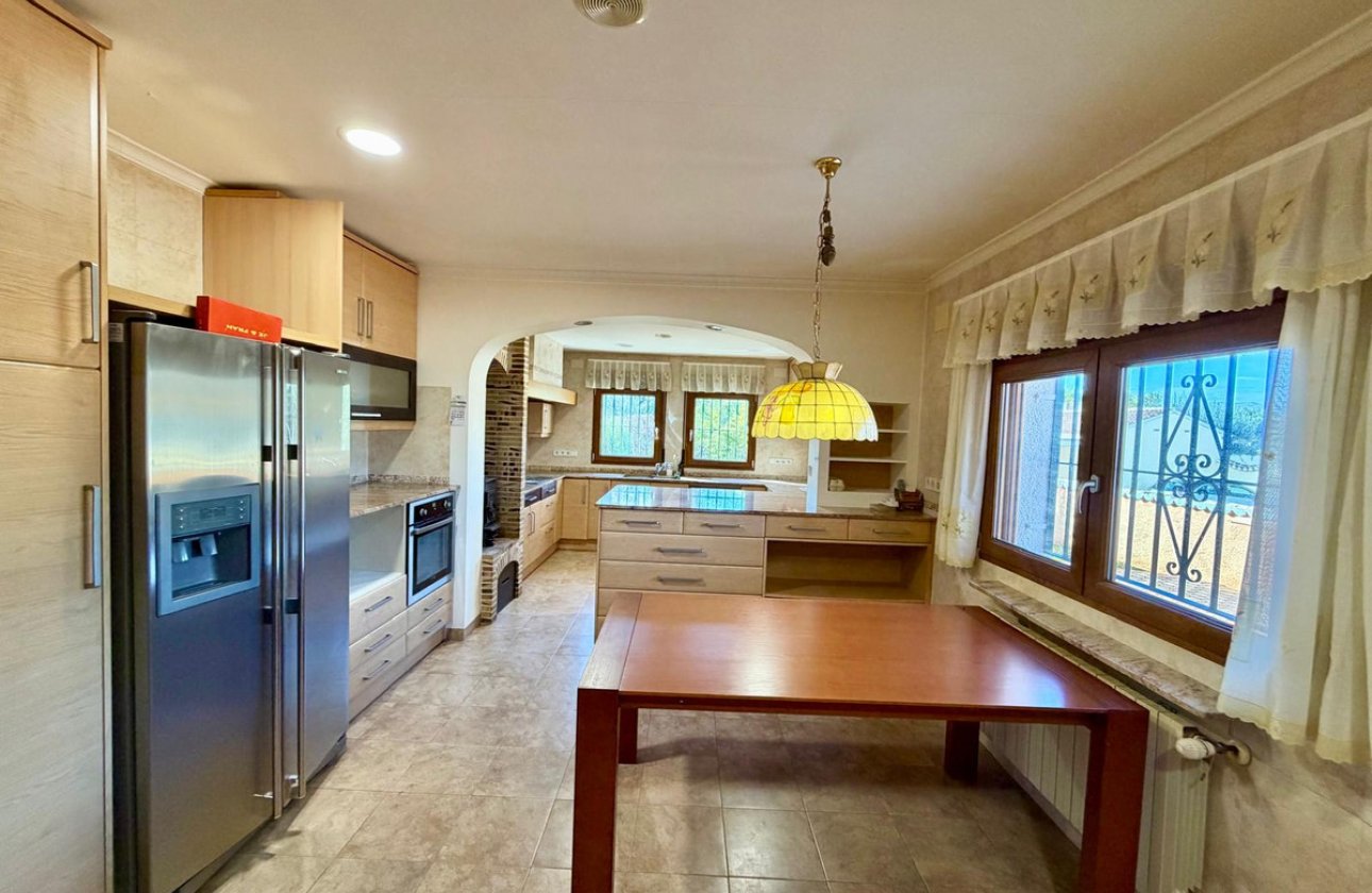 Használt ingatlanok - Villa -
Pedreguer - Pedreguer Centro