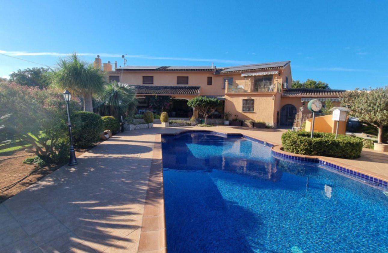 Használt ingatlanok - Villa -
Pedreguer - Pedreguer Centro