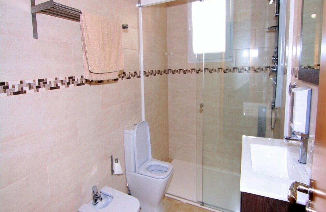 Használt ingatlanok - Villa -
Pedreguer - Pedreguer Centro