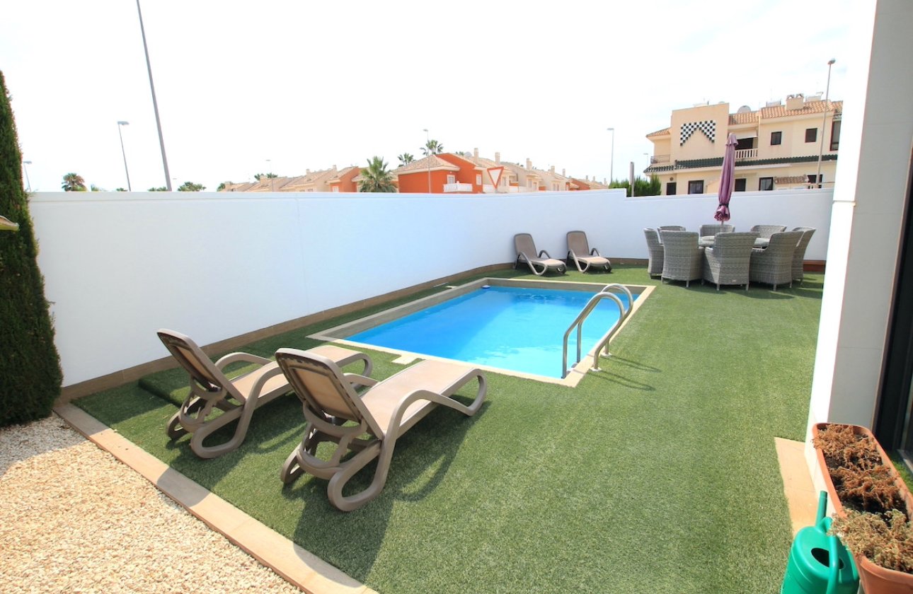 Használt ingatlanok - Villa -
Rojales - Ciudad Quesada