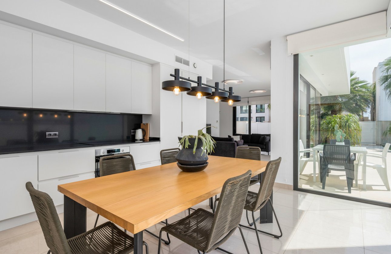 Használt ingatlanok - Villa -
Rojales - Ciudad Quesada