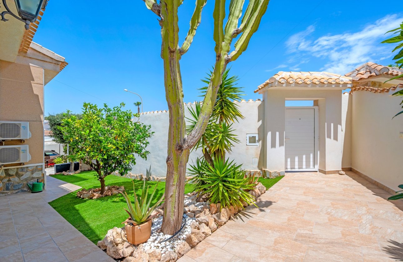 Használt ingatlanok - Villa -
Rojales - Ciudad Quesada