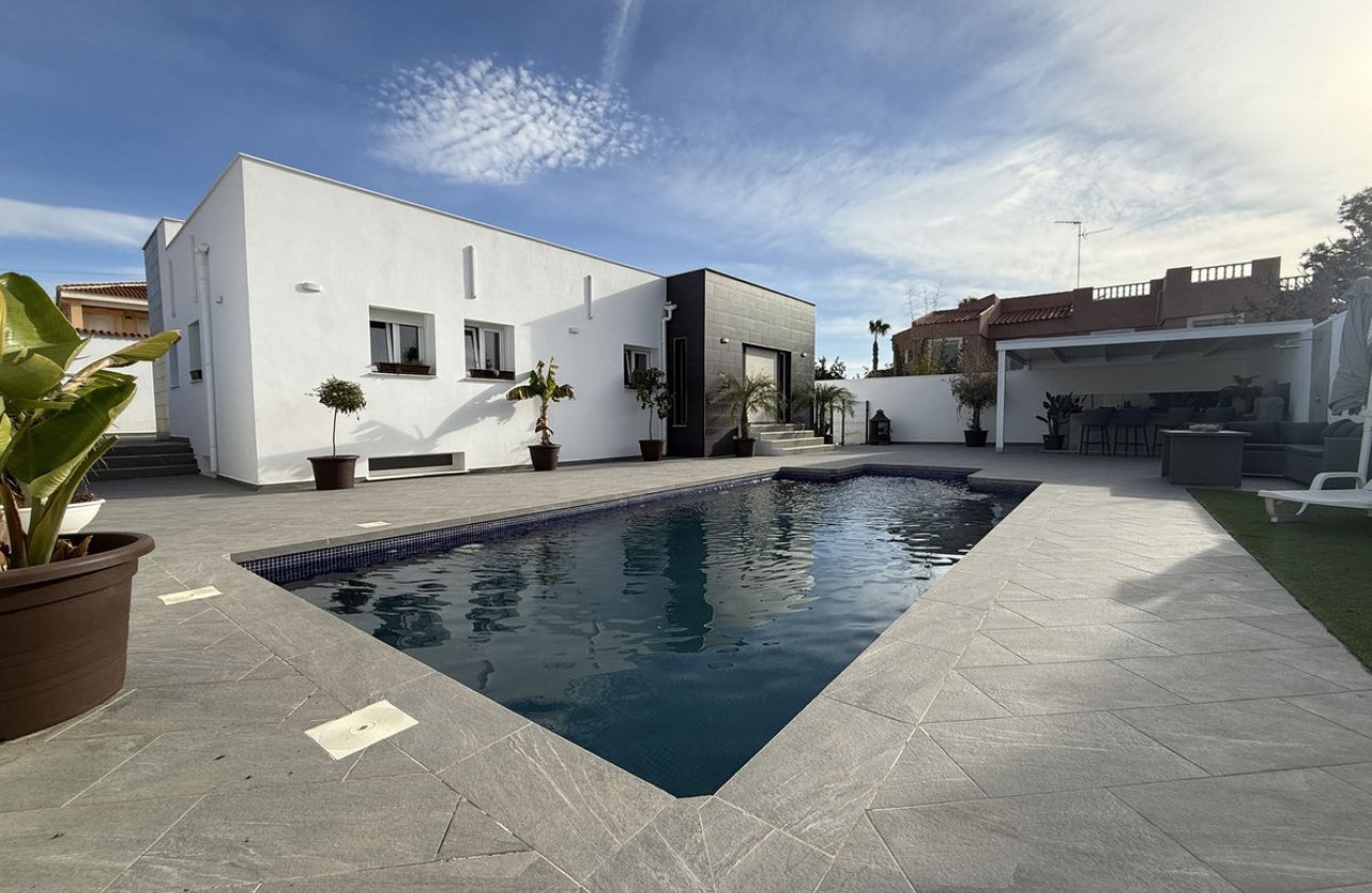 Használt ingatlanok - Villa -
Rojales - Ciudad Quesada