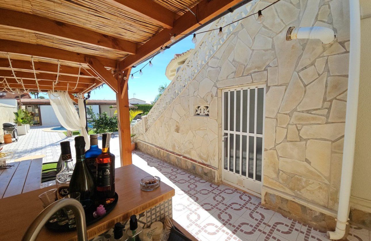 Használt ingatlanok - Villa -
Rojales - Ciudad Quesada