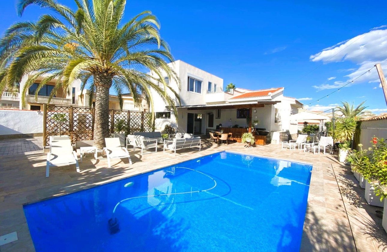 Használt ingatlanok - Villa -
Rojales - Ciudad Quesada