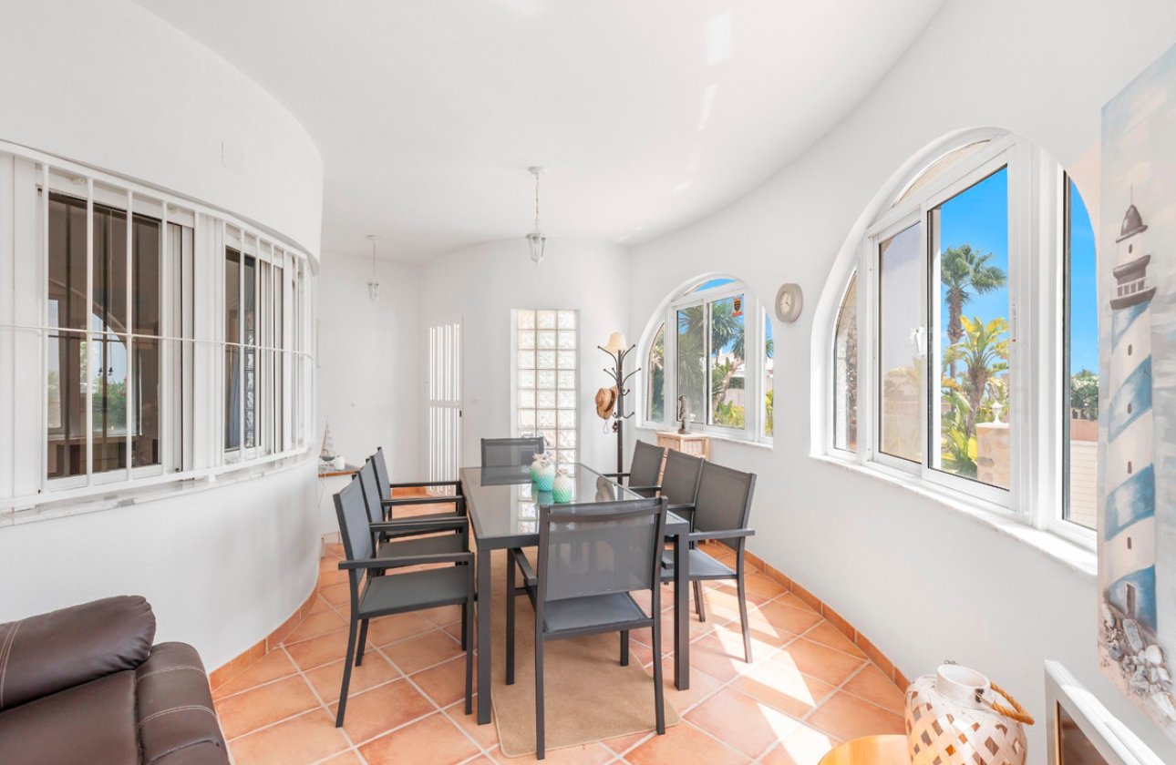 Használt ingatlanok - Villa -
San Fulgencio - La Marina