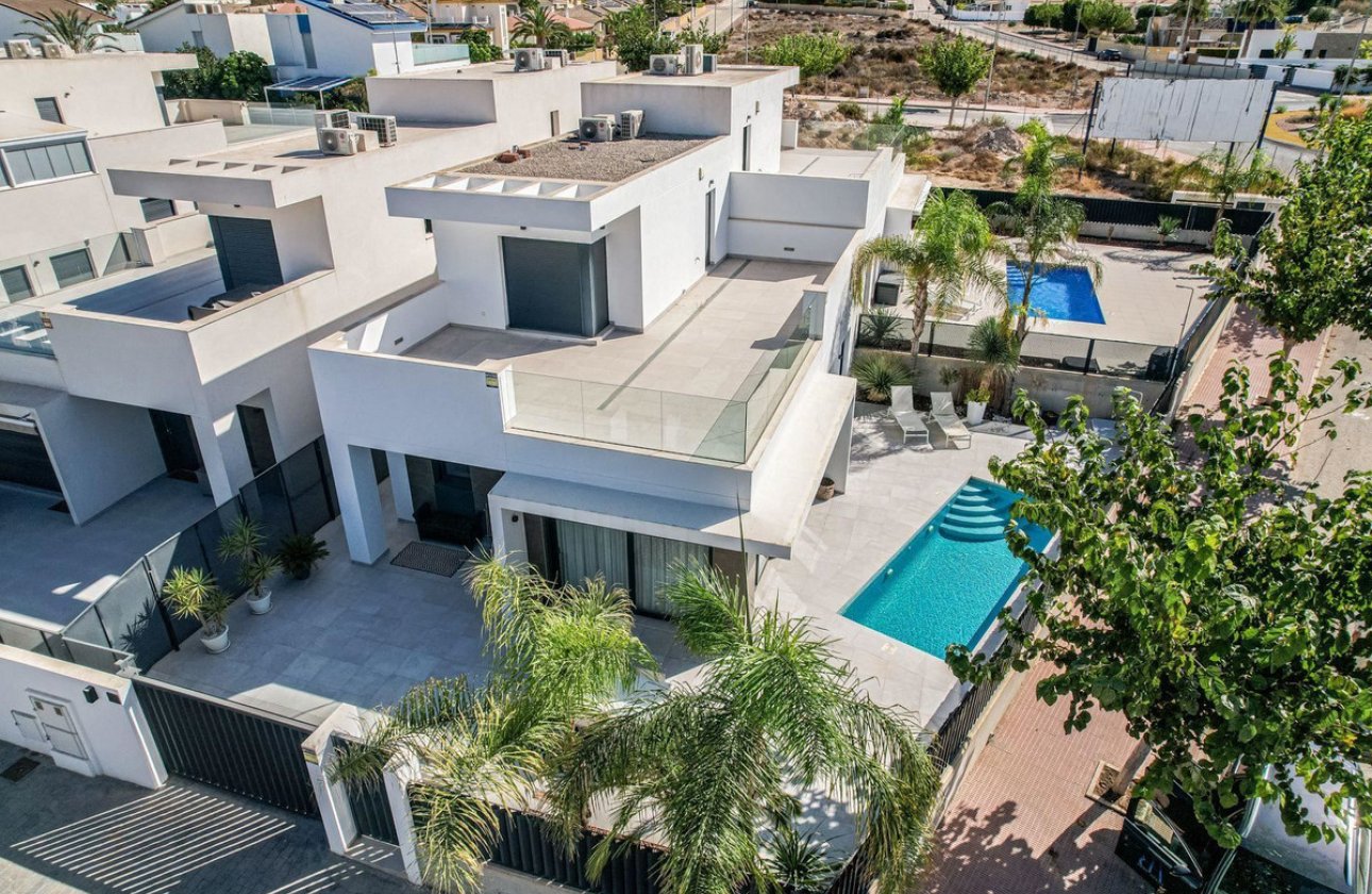 Használt ingatlanok - Villa -
San Fulgencio - La Marina