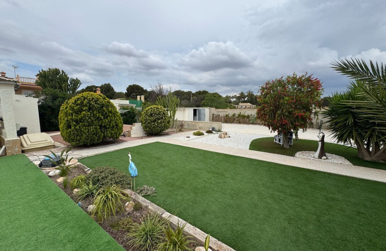 Használt ingatlanok - Villa -
San Fulgencio - La Marina