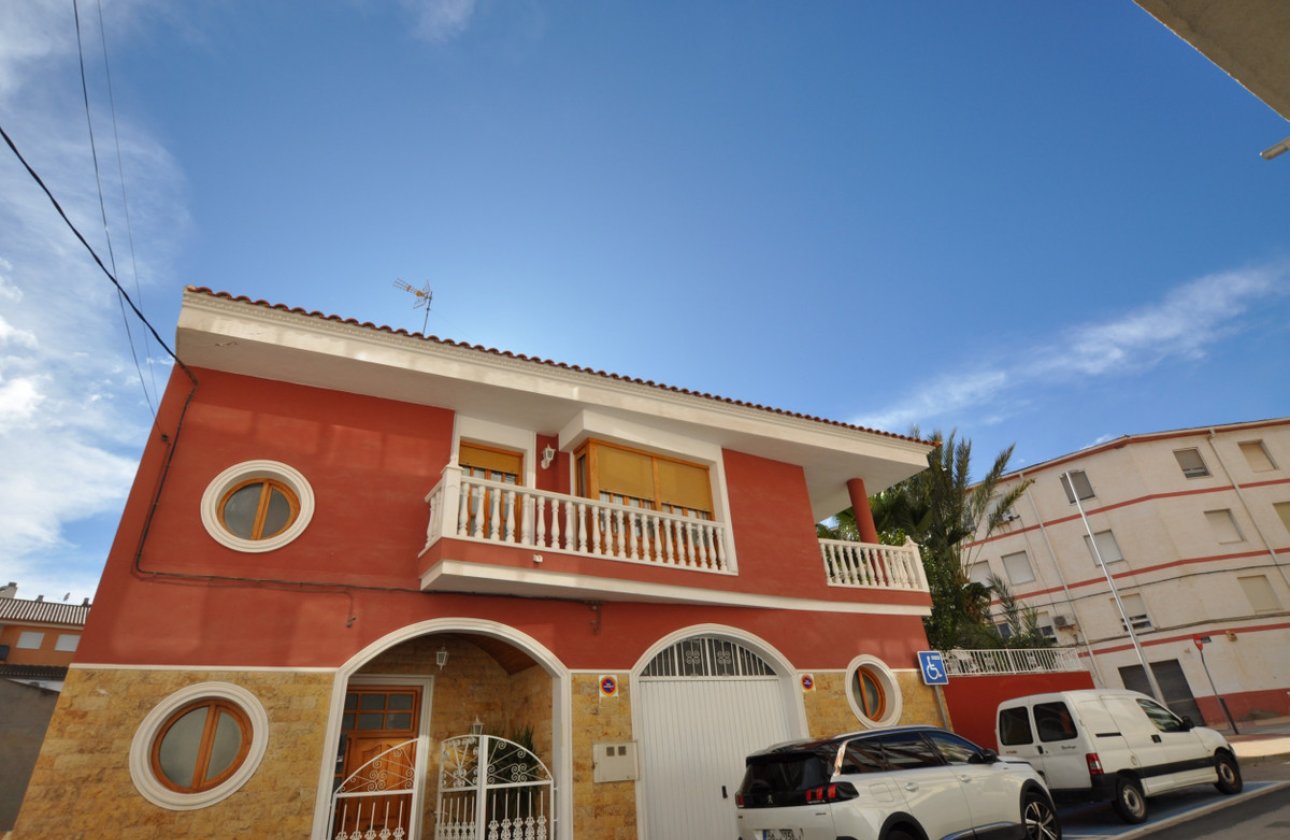 Használt ingatlanok - Villa -
Sax - Sax Centro