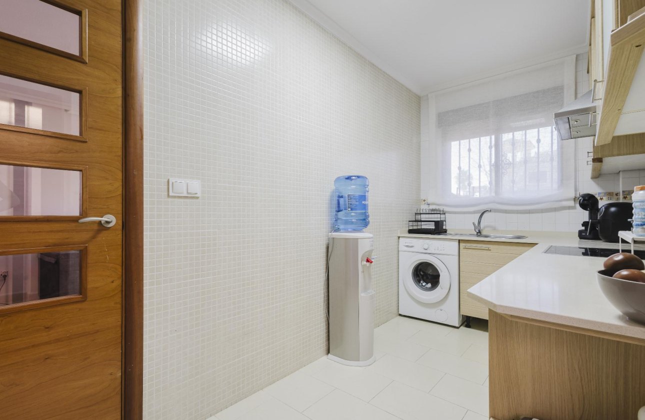 Használt ingatlanok - Villa -
Torrevieja - Aguas Nuevas