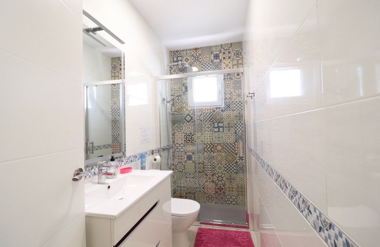 Használt ingatlanok - Villa -
Torrevieja - El chaparral