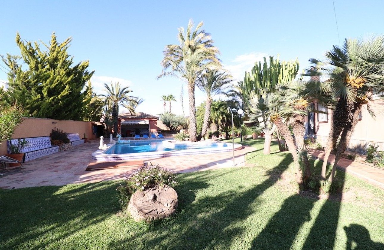 Használt ingatlanok - Villa -
Torrevieja - El chaparral