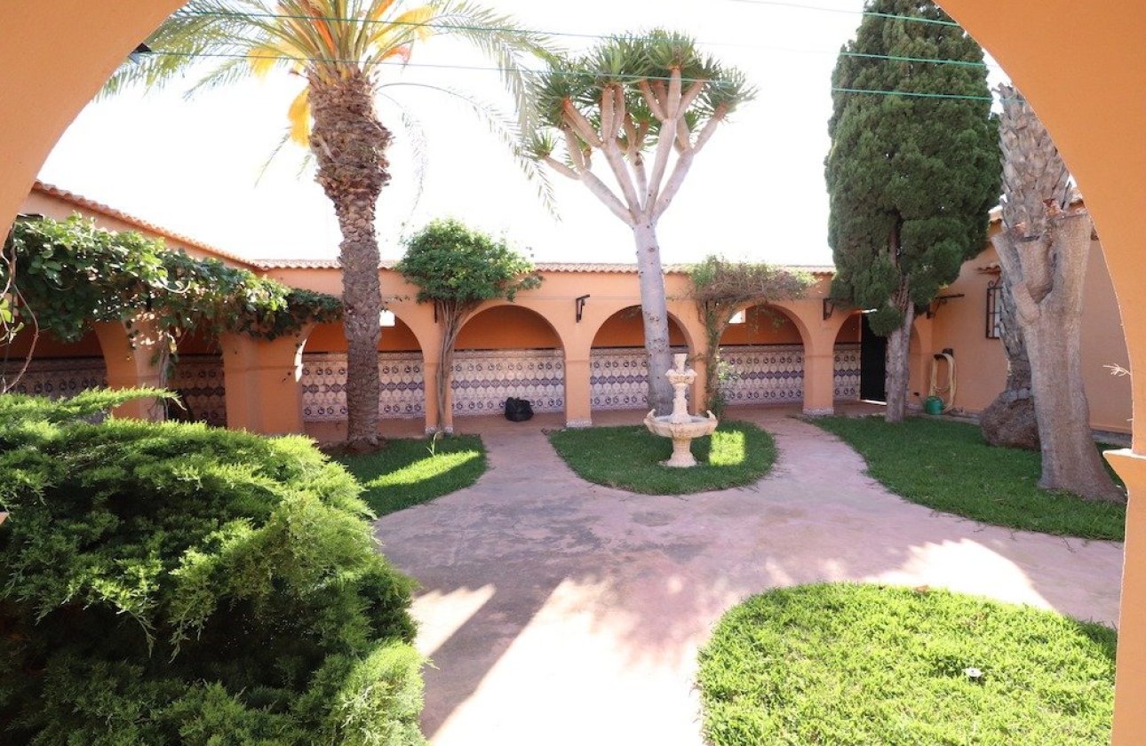 Használt ingatlanok - Villa -
Torrevieja - El chaparral