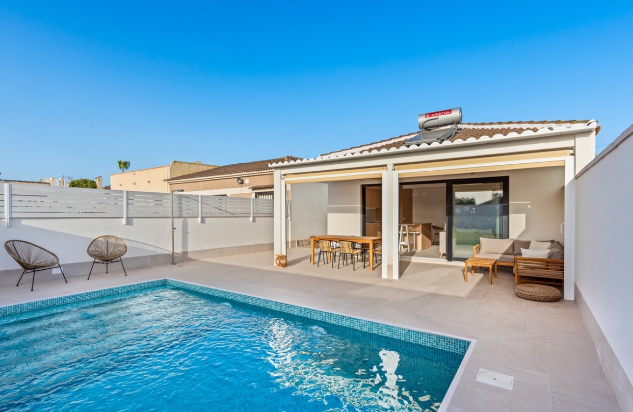 Használt ingatlanok - Villa -
Torrevieja - El chaparral