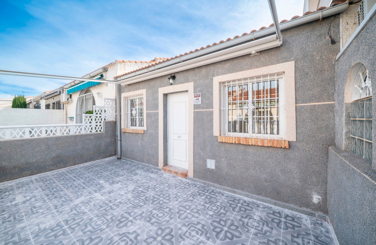 Használt ingatlanok - Villa -
Torrevieja - El chaparral