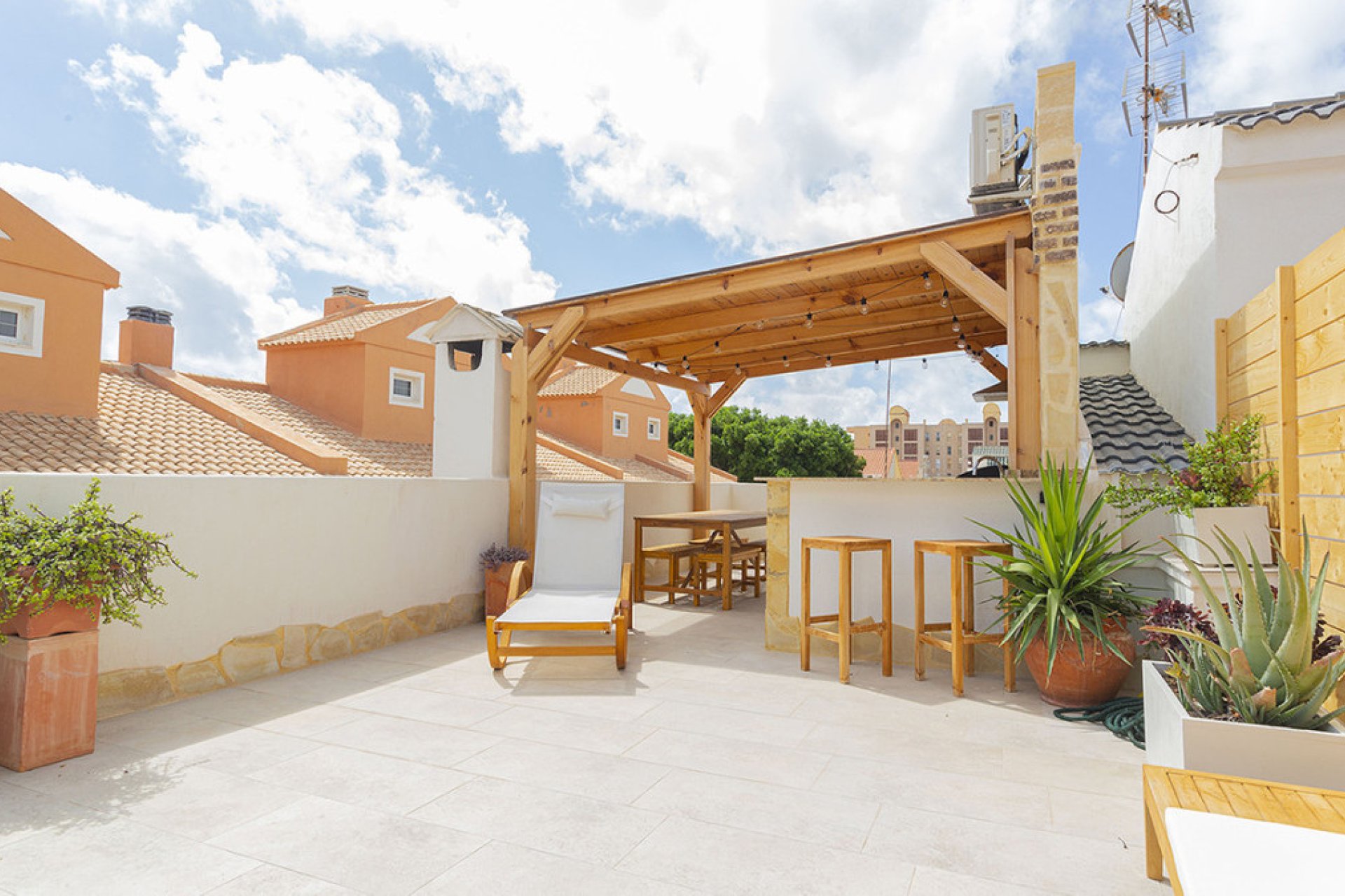 Használt ingatlanok - Villa -
Torrevieja - La Mata