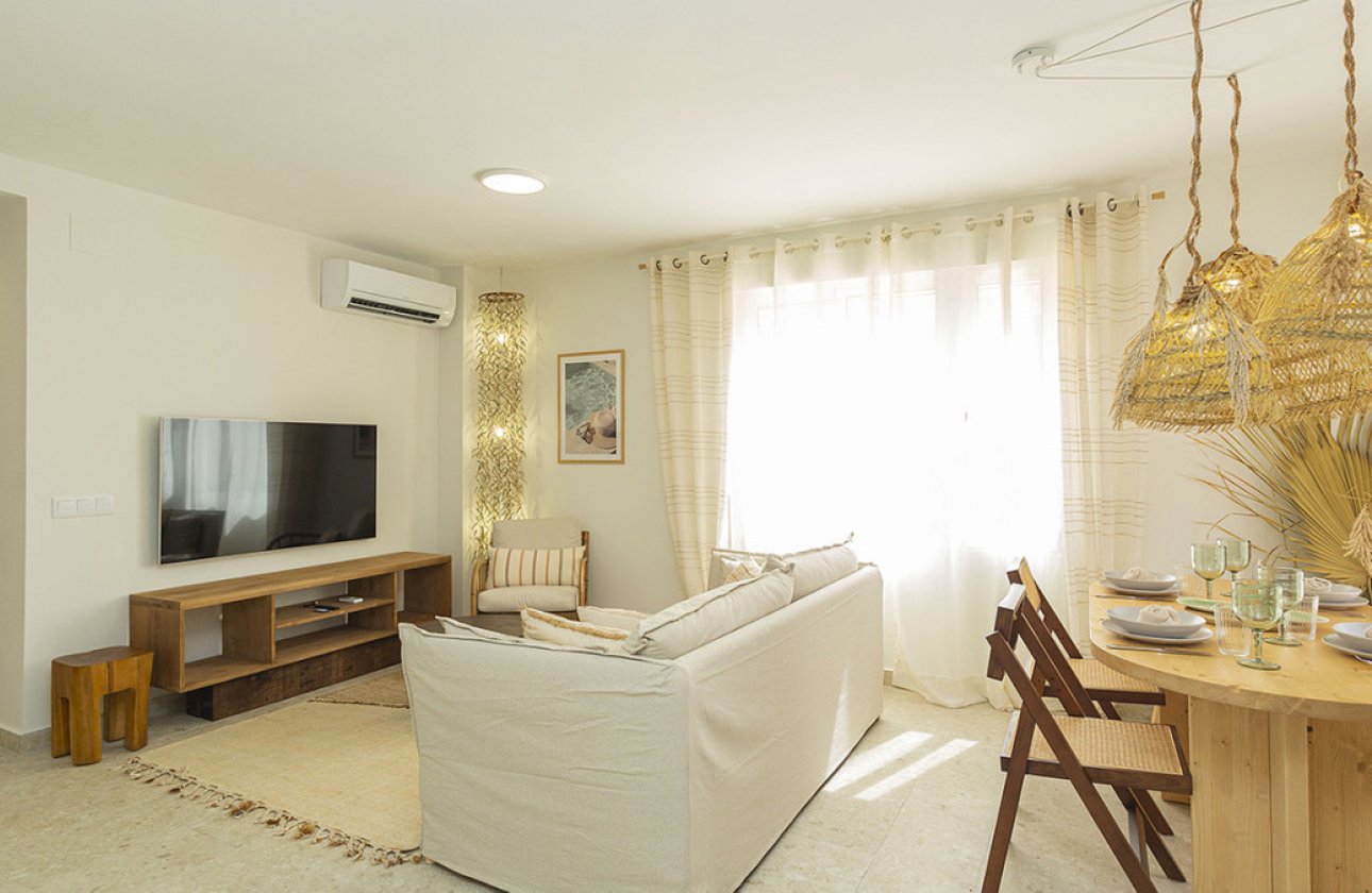 Használt ingatlanok - Villa -
Torrevieja - La Mata