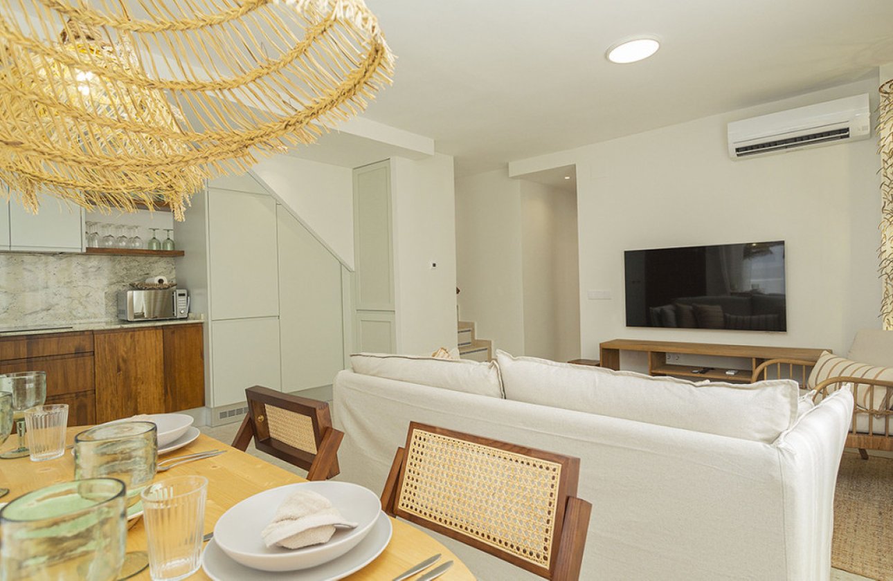 Használt ingatlanok - Villa -
Torrevieja - La Mata