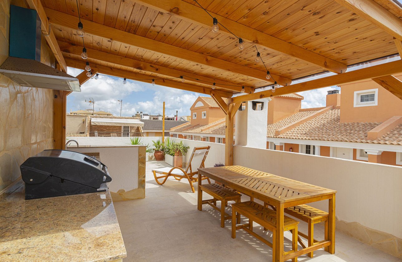 Használt ingatlanok - Villa -
Torrevieja - La Mata