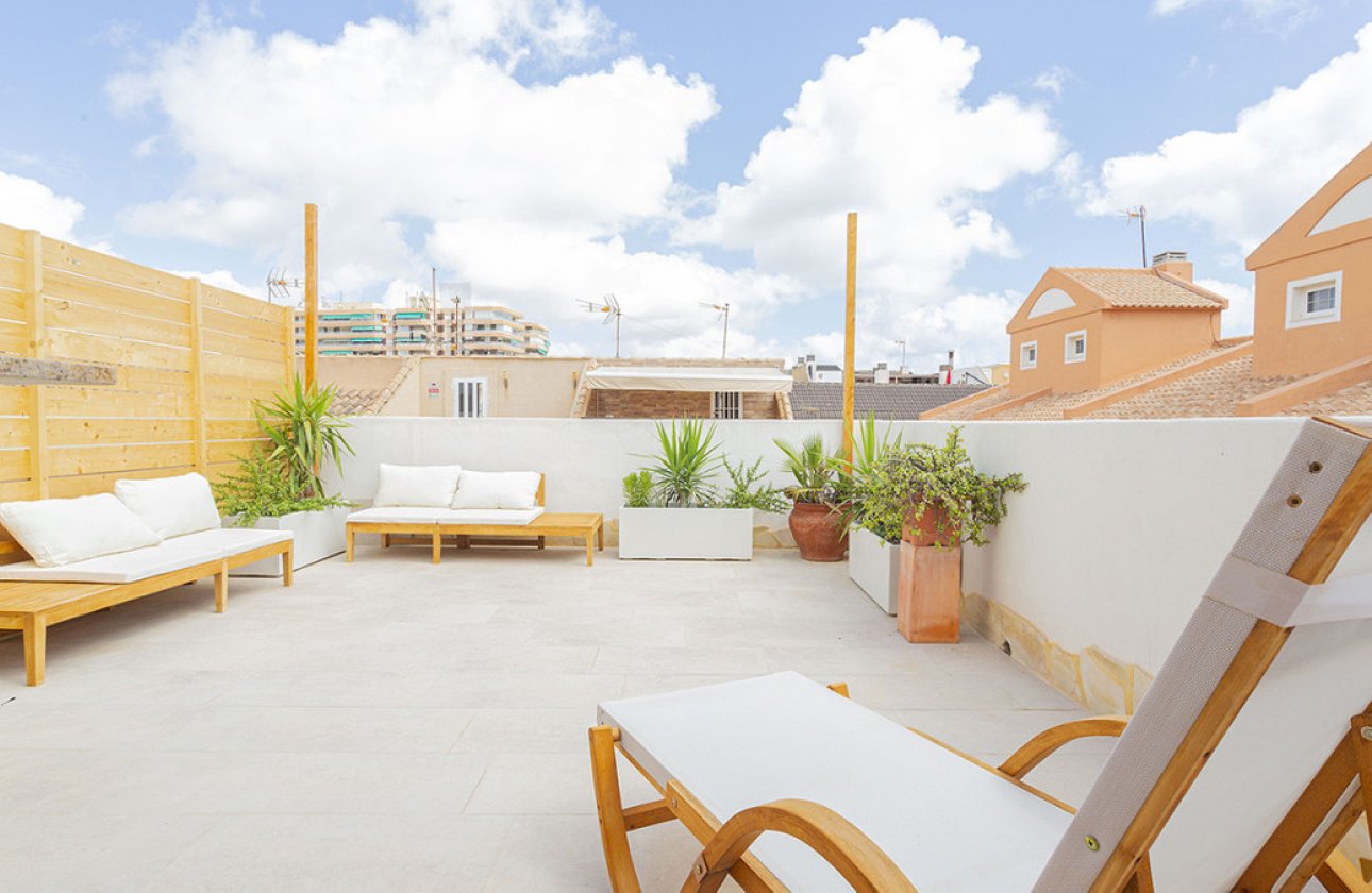 Használt ingatlanok - Villa -
Torrevieja - La Mata