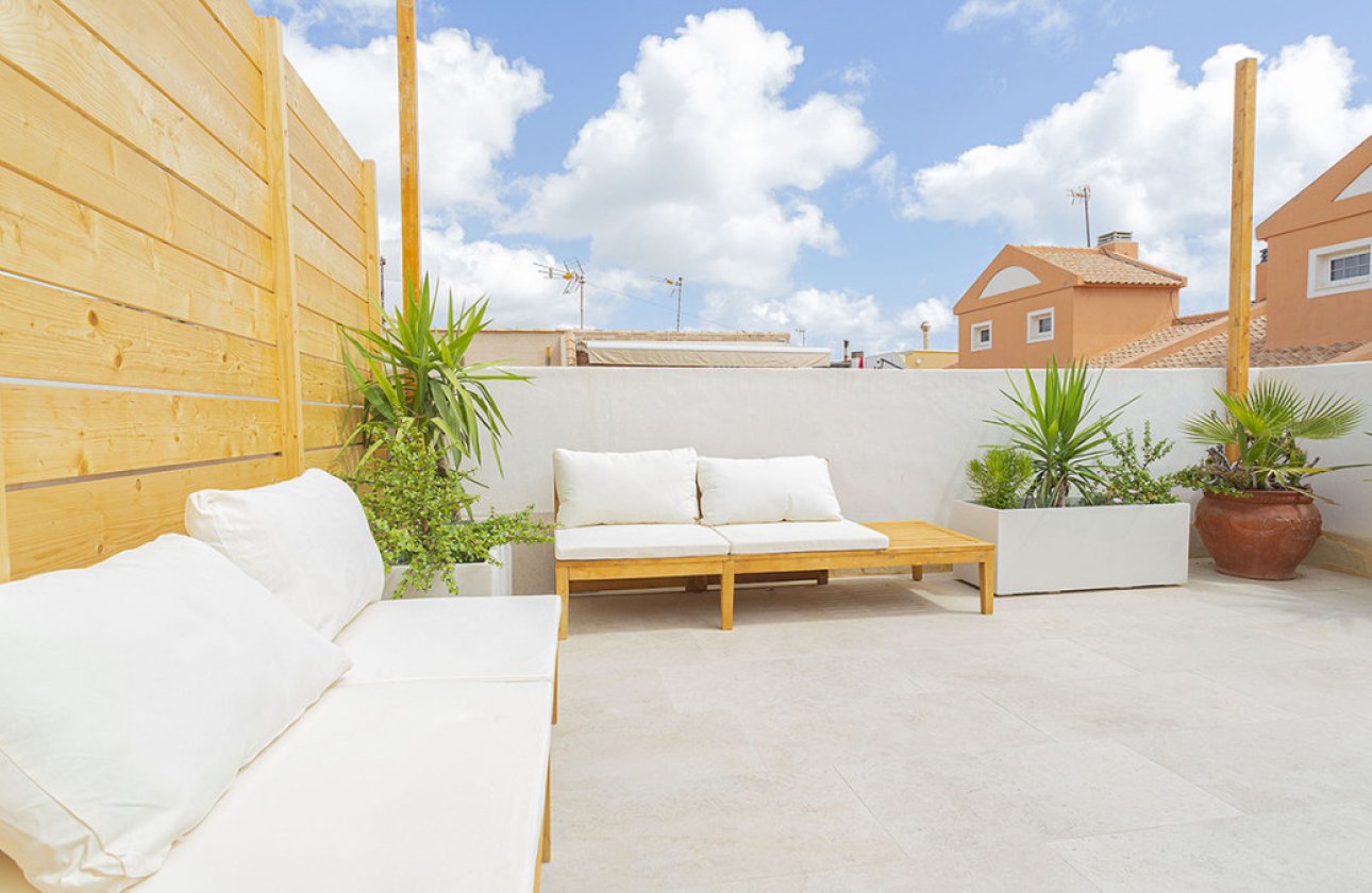 Használt ingatlanok - Villa -
Torrevieja - La Mata